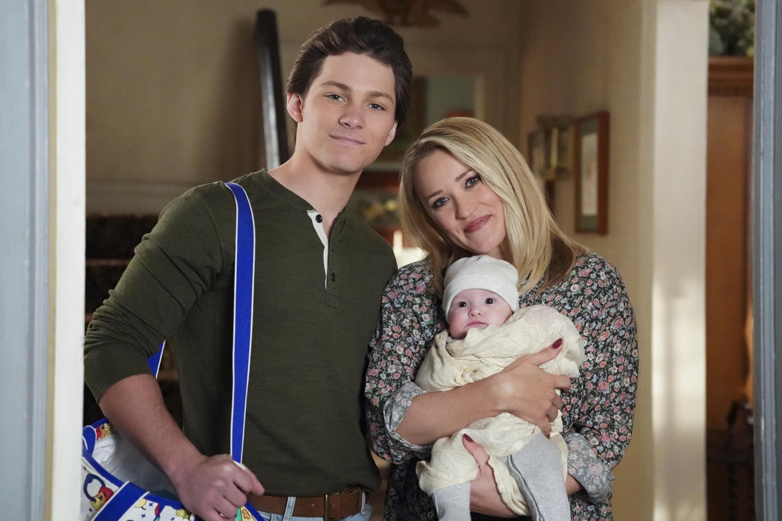 How Georgie & Mandy’s First Marriage Revitalizes Sitcom Tropes